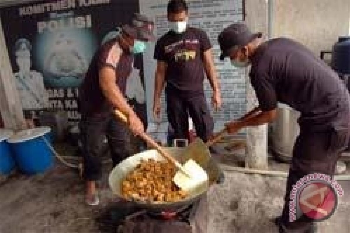 Korban banjir Mukomuko dibantu makanan siap saji