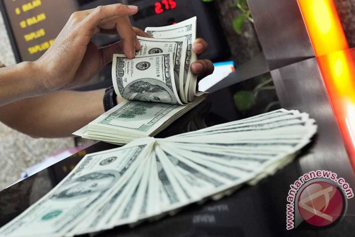 Dolar AS menguat ke tertinggi tujuh tahun terhadap yen