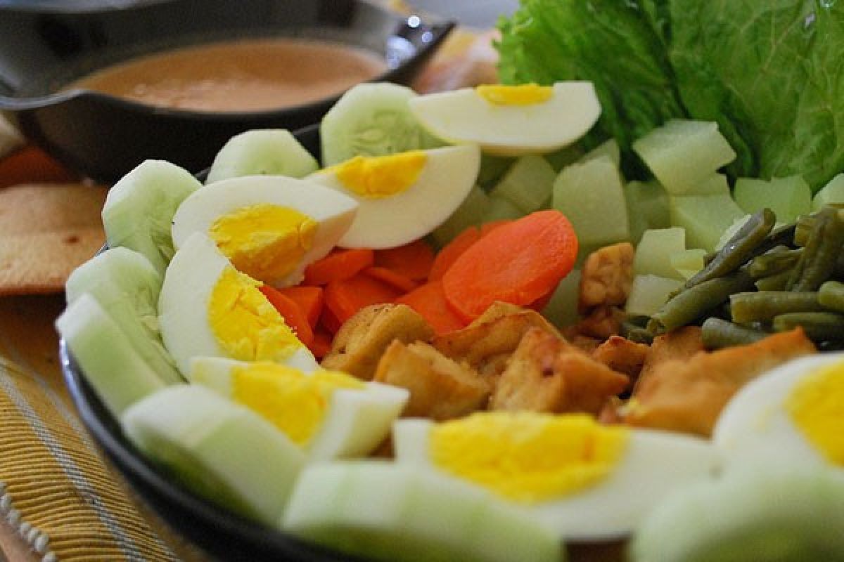 Gado-gado dan wedang ronde  "bikin penasaran" di Athena