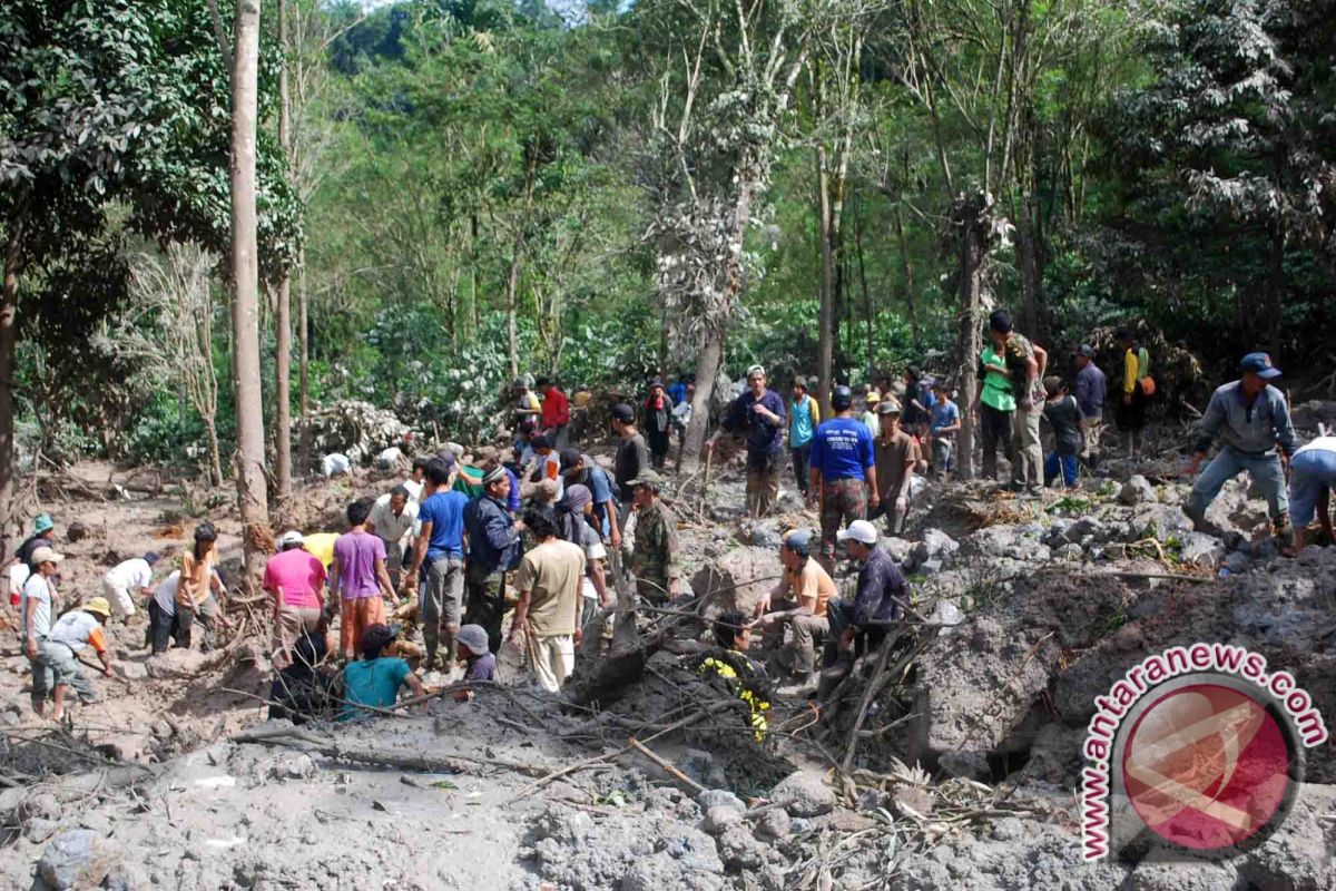 Korban terakhir longsor di Semarang ditemukan tewas