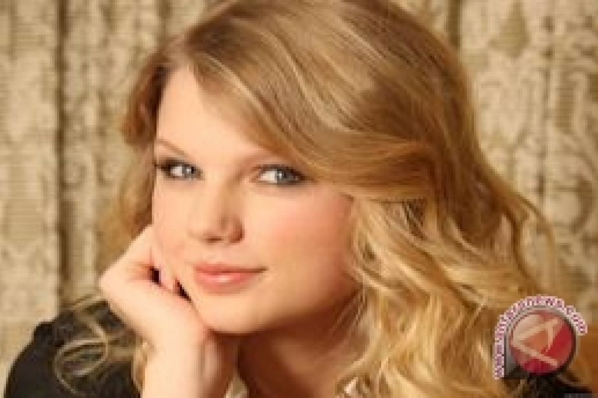  Alasan Taylor Swift buat lagu tentang mantan pacar