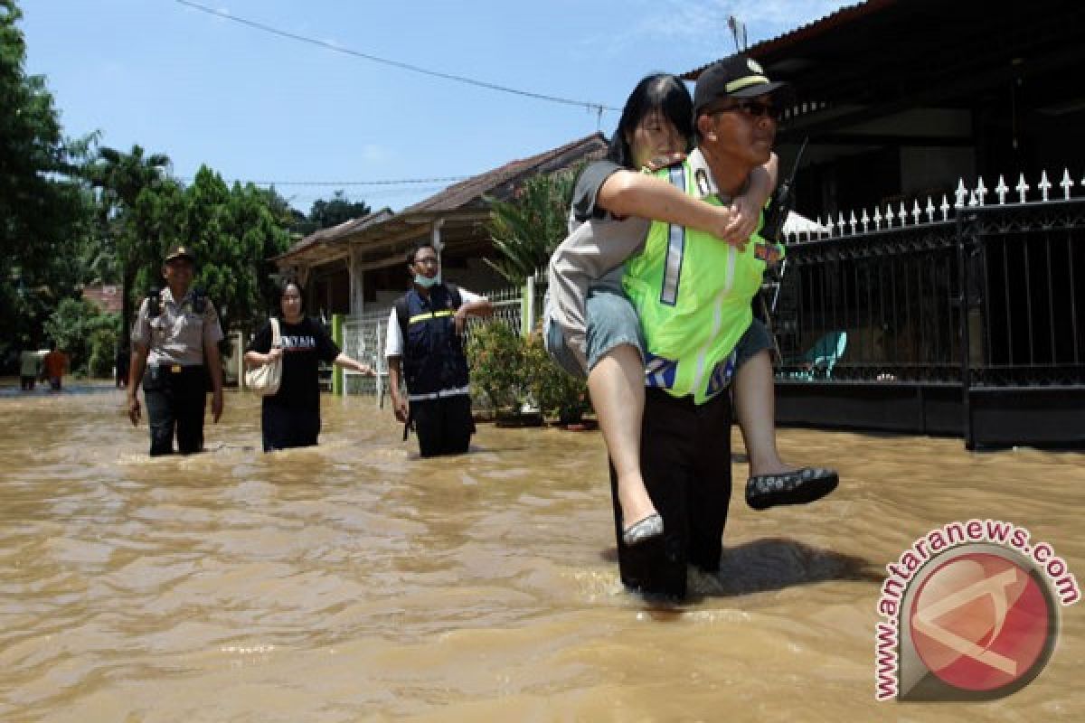 Banjir Putus Jalan Provinsi Di Selatan Sukabumi - ANTARA News