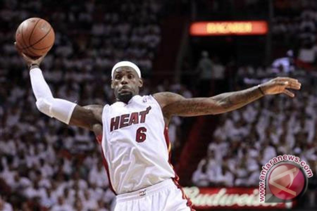 Lebron James sepakati kontrak dengan Cavs