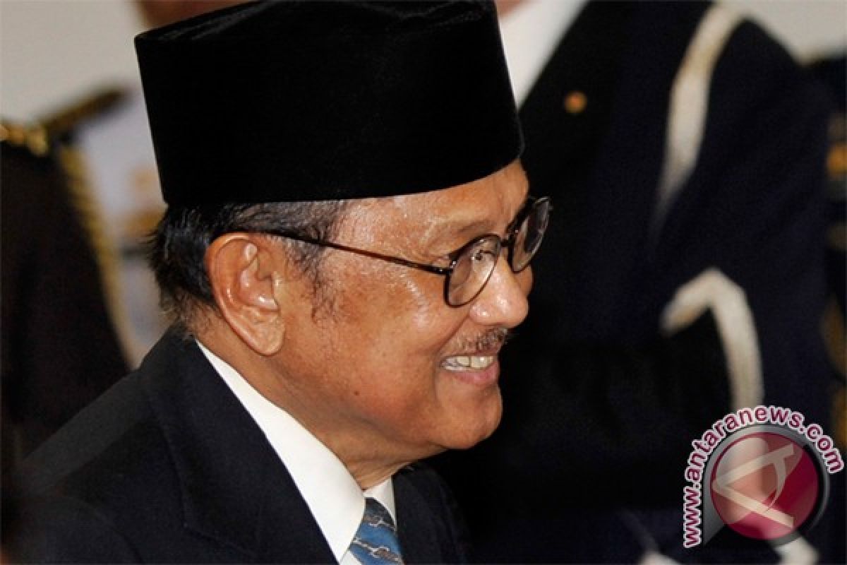 Habibie tulis kalimat puitis 1.000 hari Ainun 