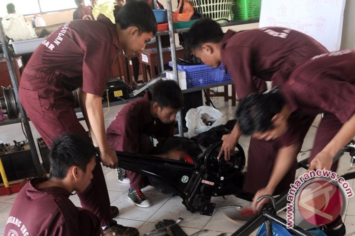 Lulusan SMK 4 juta per tahun mulai 2020