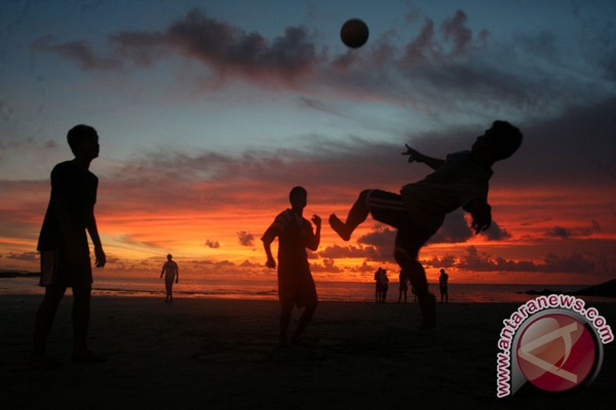 Jelang pergantian tahun wisatawan padati Pantai Kuta