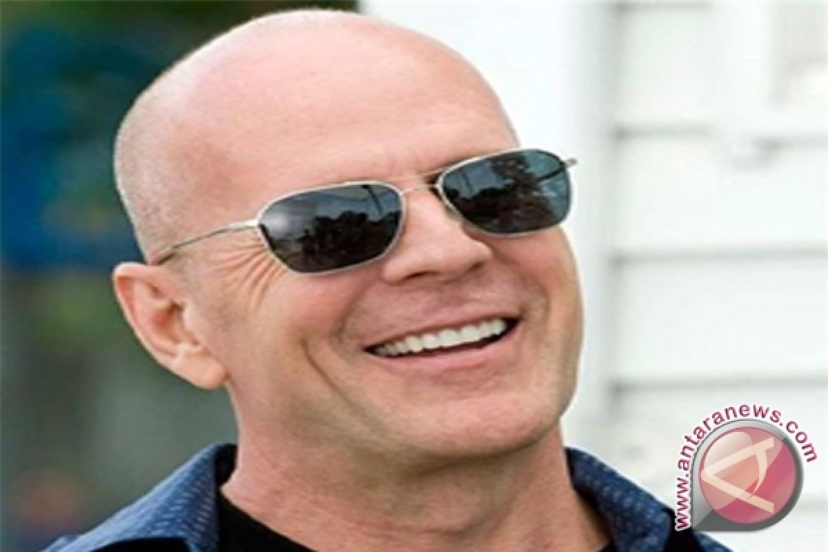 Bruce Willis dapat penghargaan dari Pemerintah Prancis