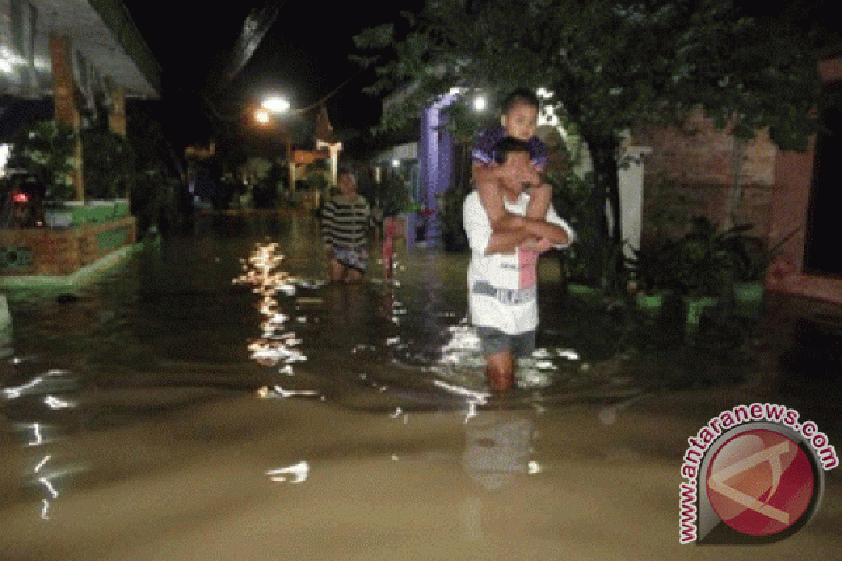 Korban banjir Bojonegoro dapat pengobatan gratis dari UNAIR