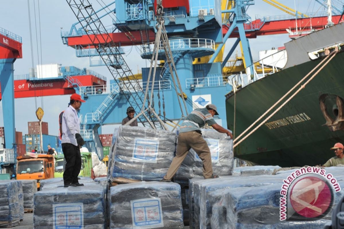 Aktivitas bongkar muat di Pelabuhan Palembang meningkat