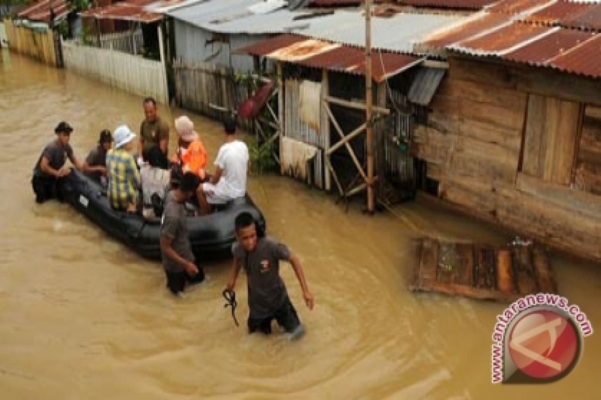 Sukarelawan Tagana bantu korban banjir di OKI