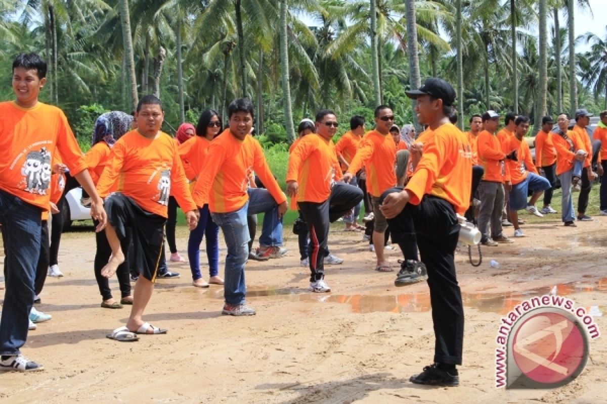 Staf Setwan DPRD Kaltim Ikuti Outbound di Pantai Manggar