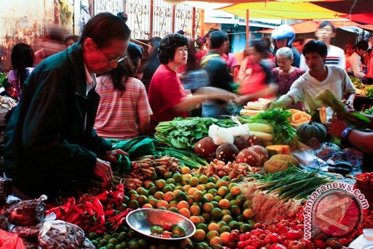 Aktivitas pasar tradisional mulai normal