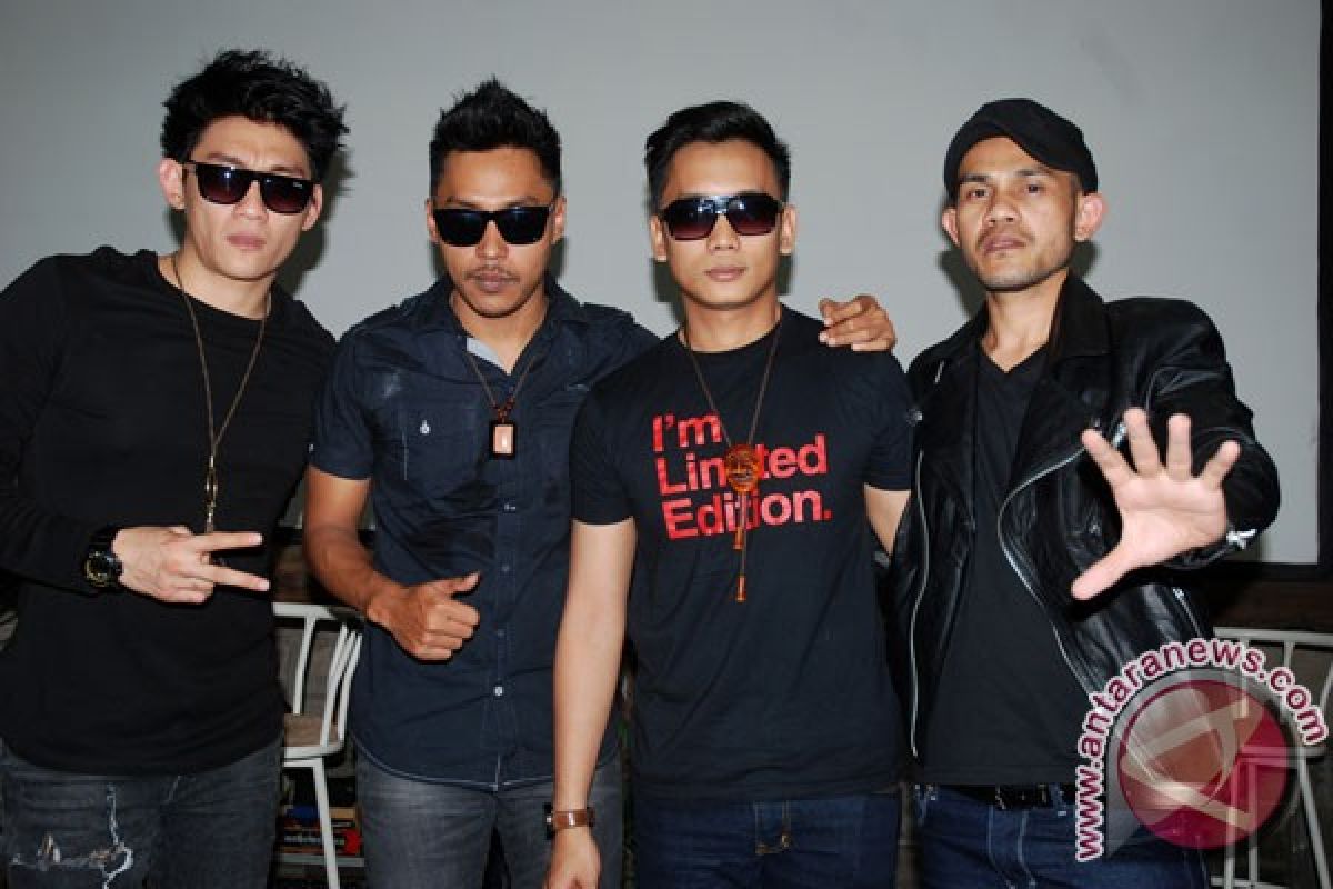 Basis dan manager band Seventeen jadi korban tsunami Selat Sunda