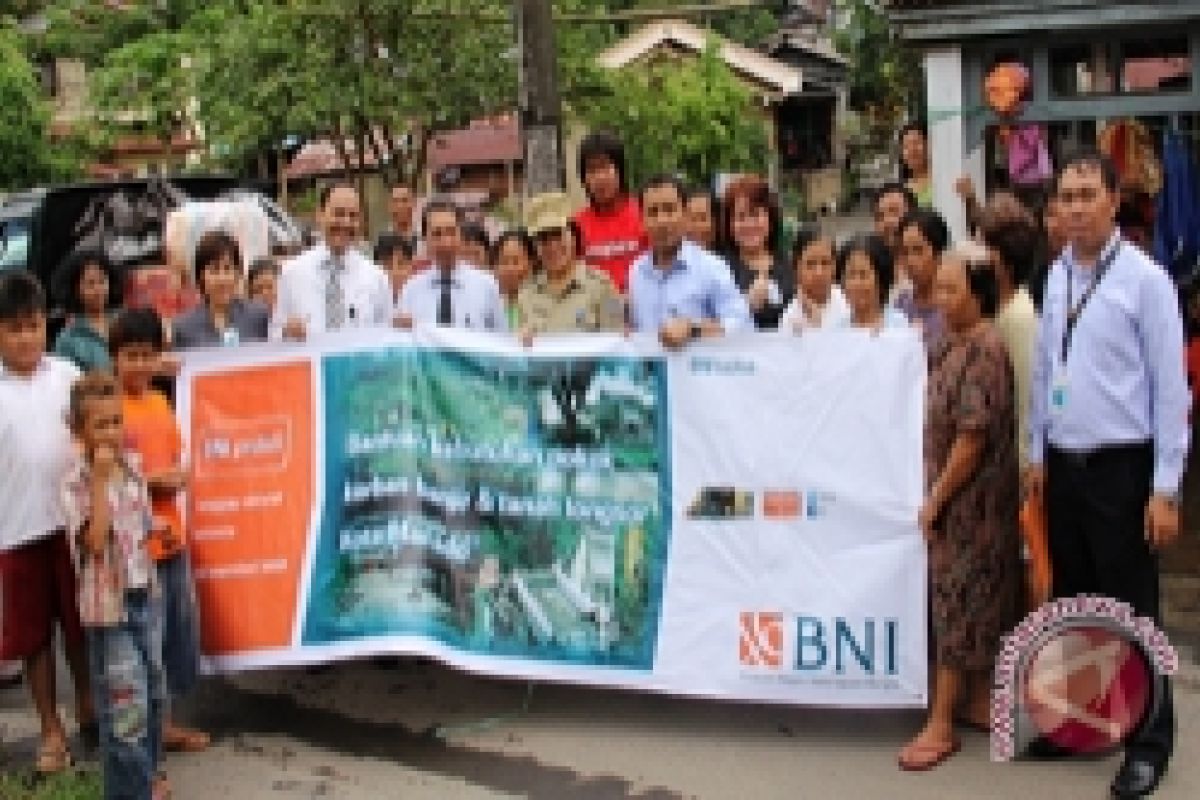 BNI salurkan Program Peduli Banjir Manado Rp120 Juta 