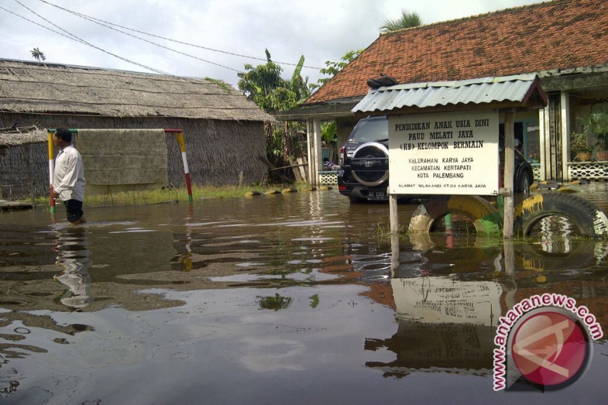 Delapan sekolah rusak akibat banjir di Garut