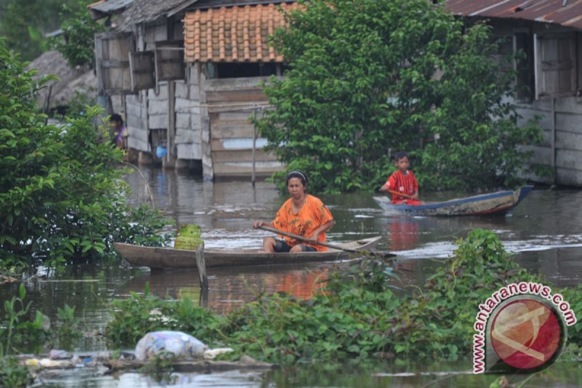 Empat orang meninggal dalam banjir di Sidimpuan