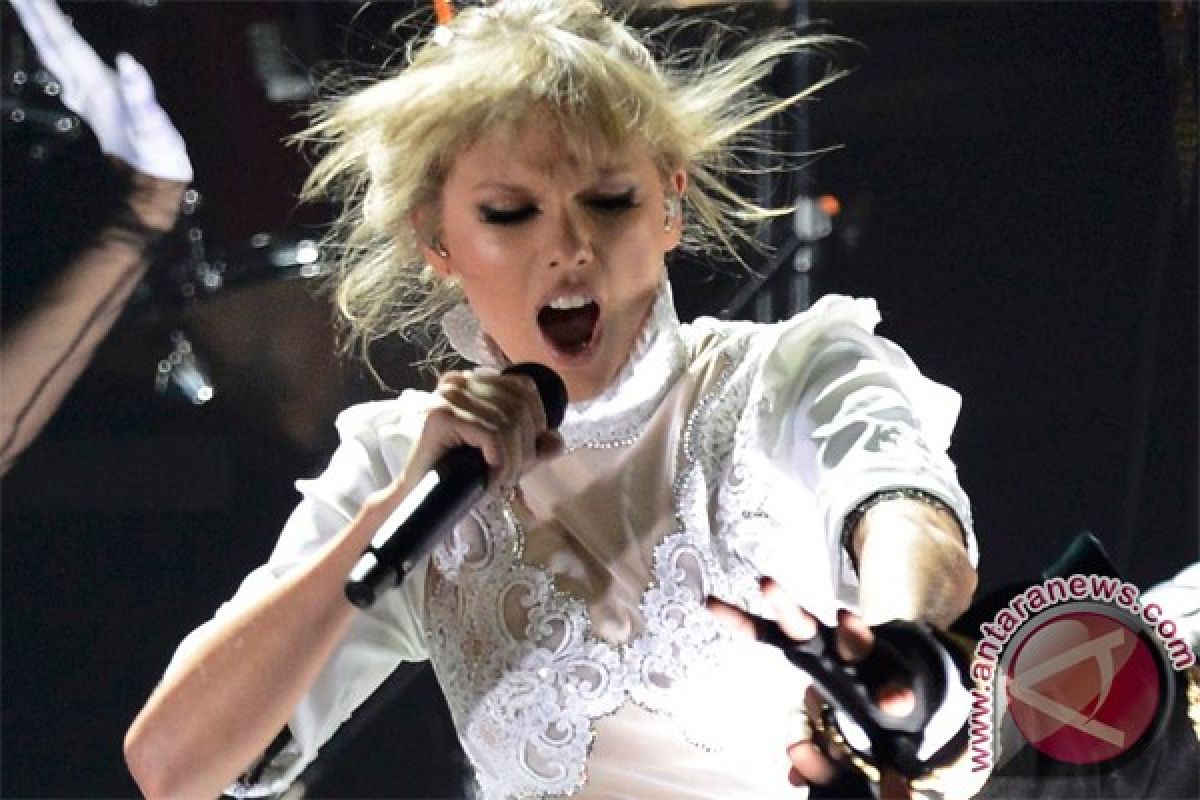 Taylor Swift menduduki posisi teratas Billboard 200