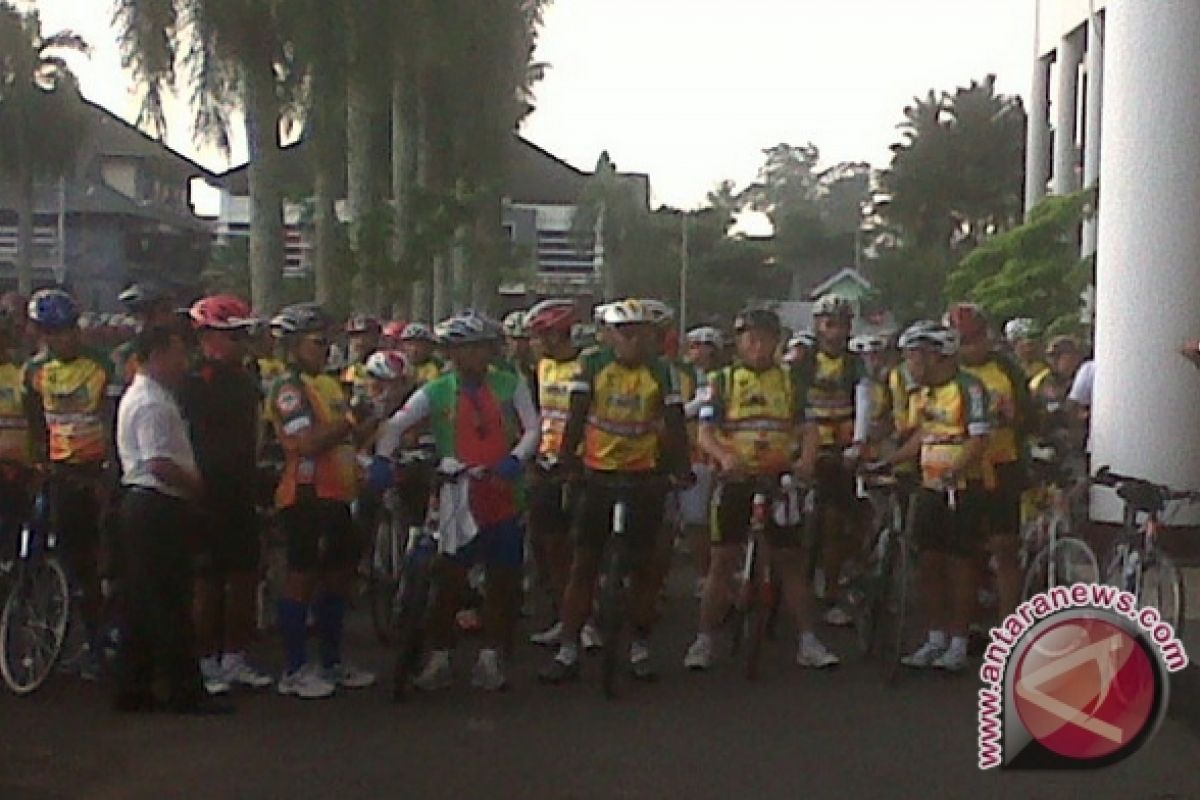 Balap Sepeda - Menko Kesra Lepas Tour D'Khatulistiwa 2013 
