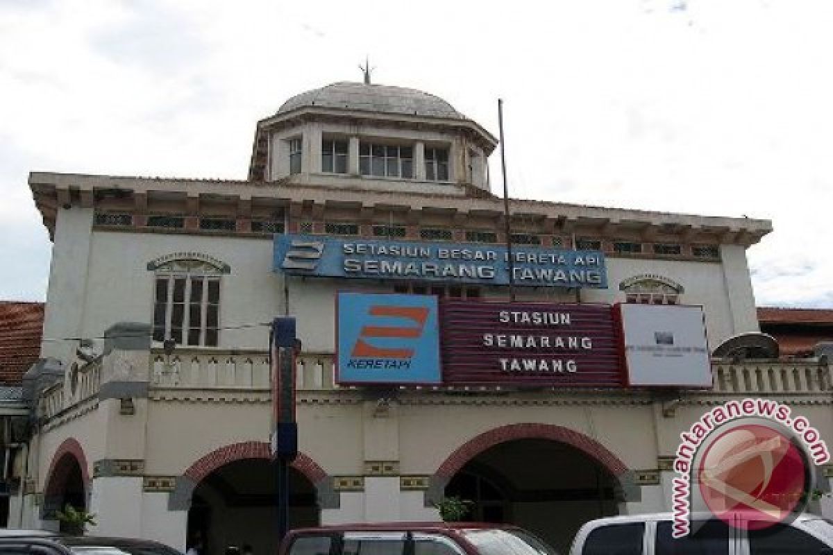 Semarang banjir, layanan di Stasiun Tawang dialihkan 