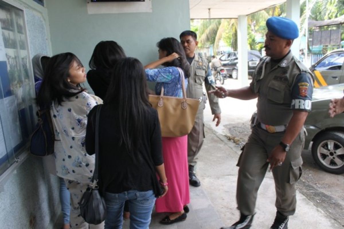 Satpol PP Grebek Pasang Ilegal di Penginapan