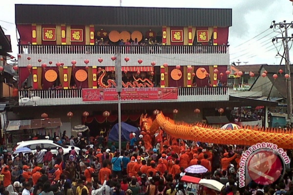 6 Replika Naga Meriahkan Cap Go Meh di Pontianak 