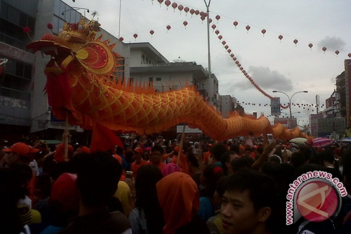 6 Naga Lakukan Ritual Bersihkan Kota Pontianak