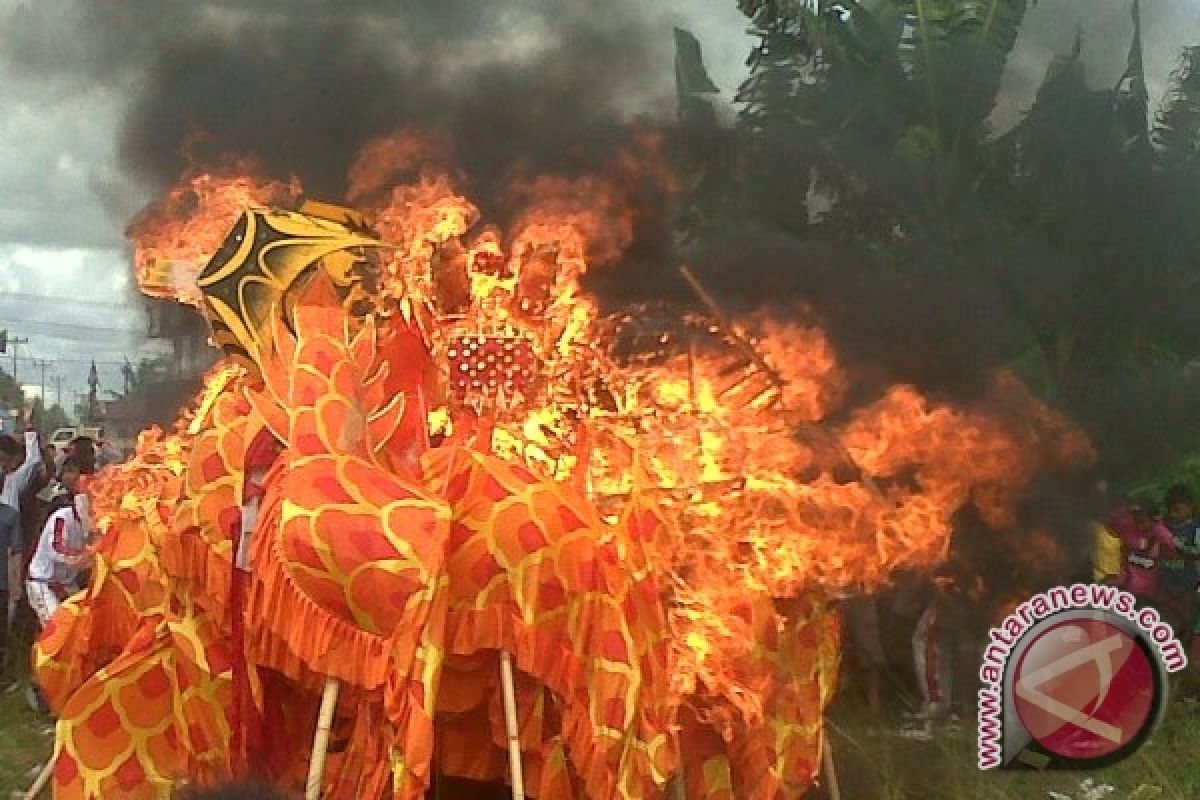 Ritual Bakar Naga Akhiri CGM di Pontianak 