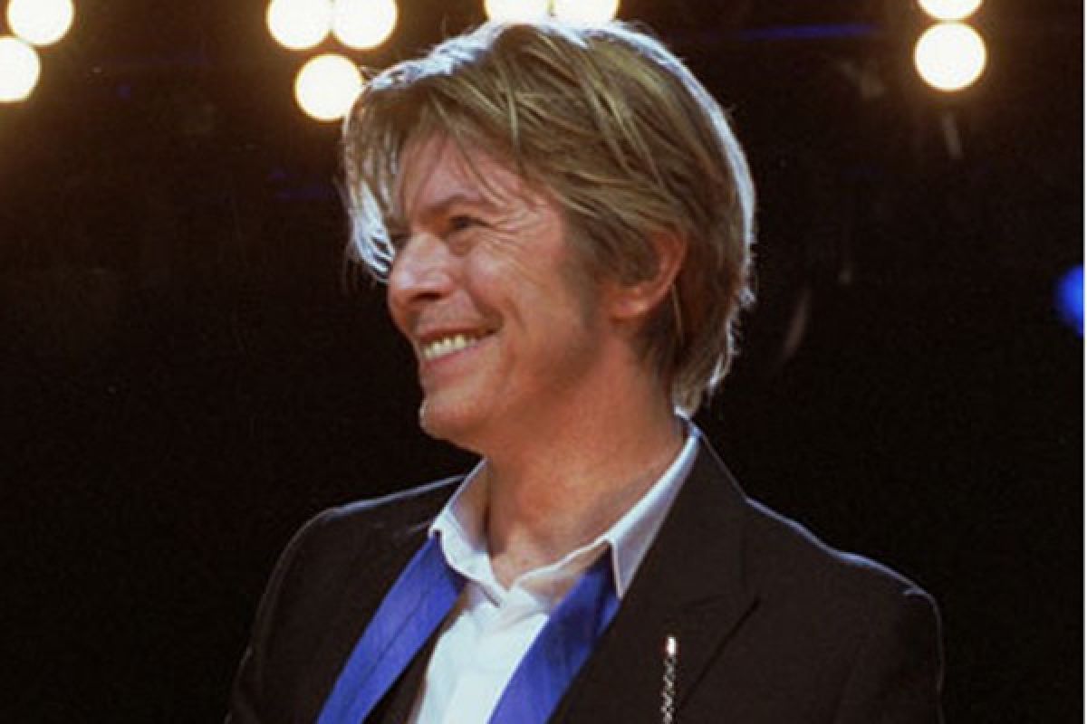 Potongan rambut David Bowie segera dilelang