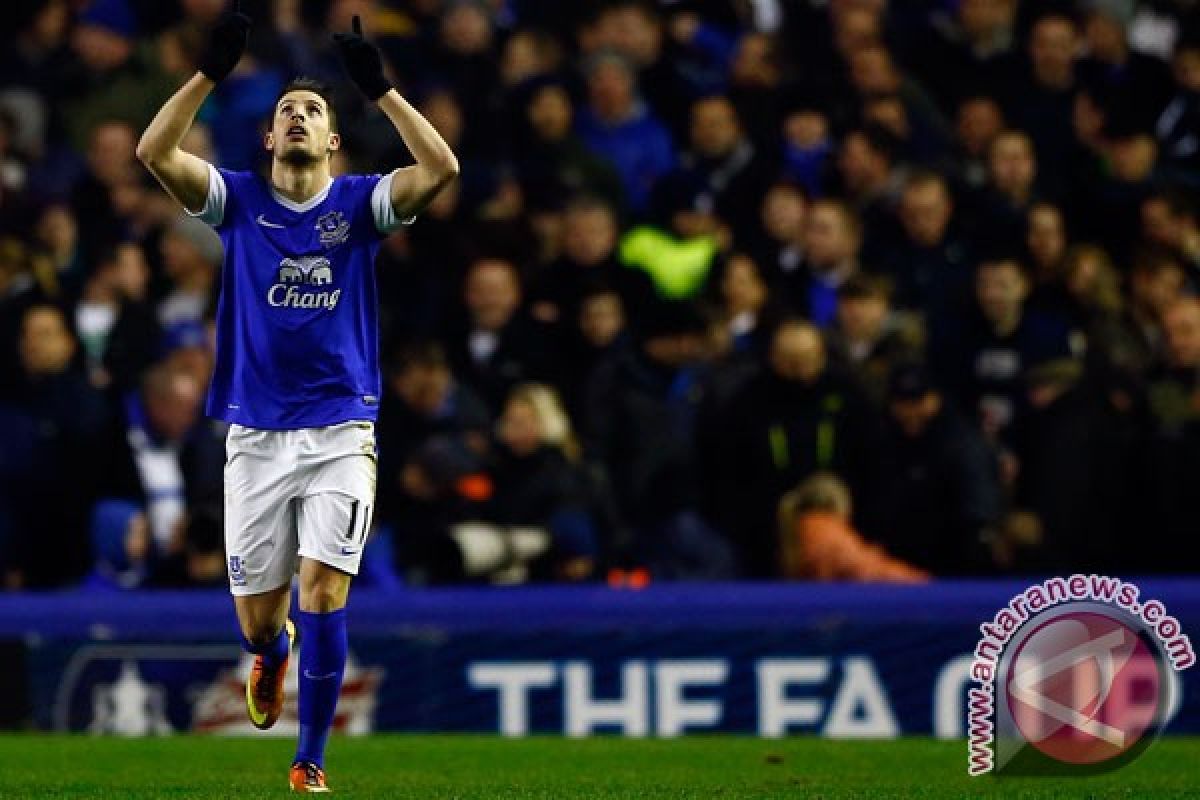 Everton akhiri kiprah Oldham di Piala FA