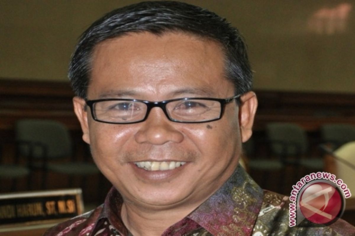 Legislator Pertanyakan Rencana  Pembangunan Rel KA