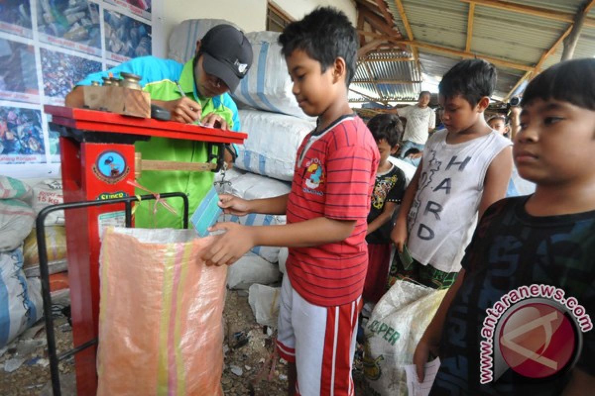 Trash banks produce Rp15.7 billion