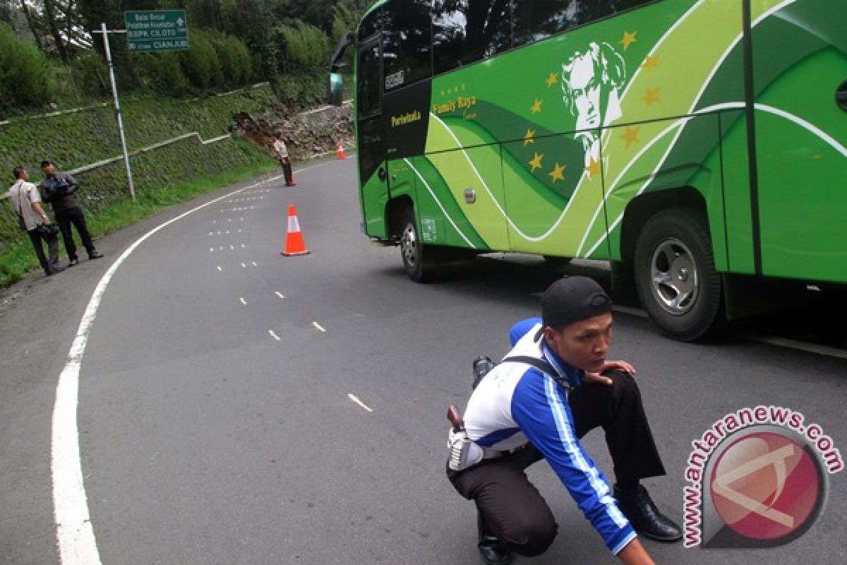 Komisi V DPR tinjau lokasi kecelakaan Cianjur