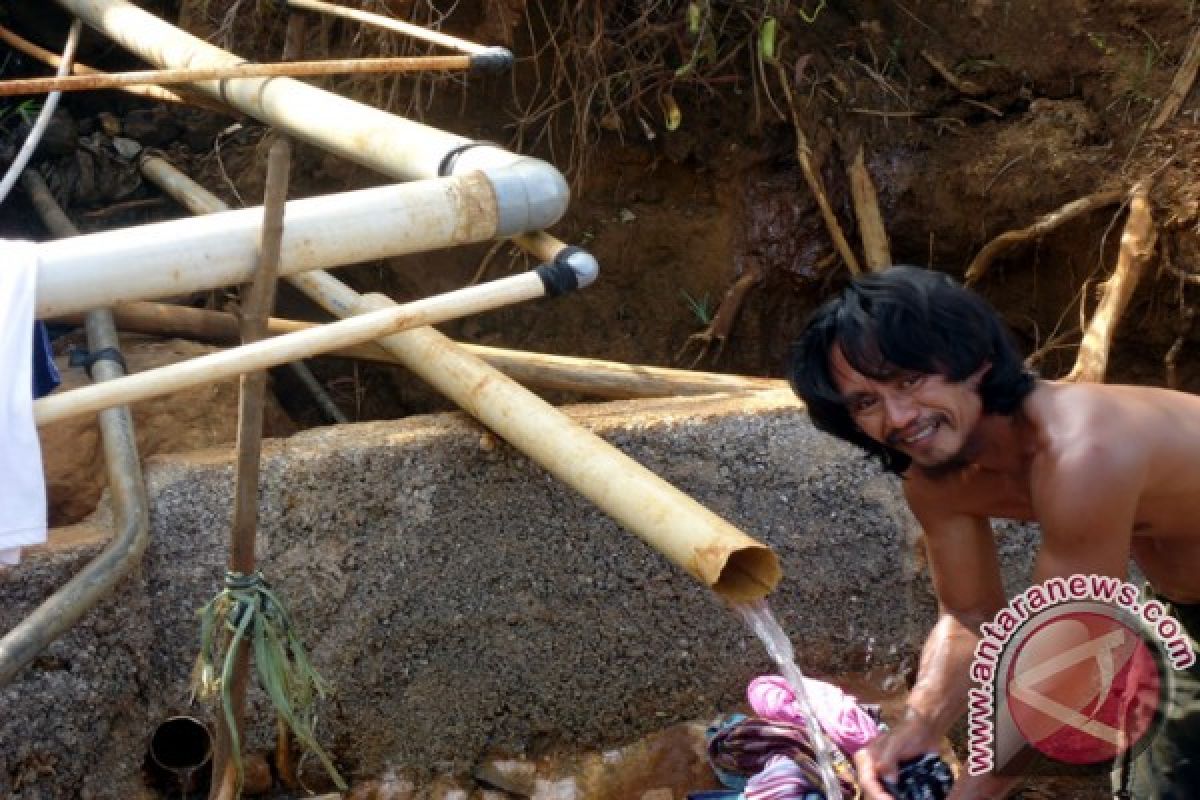 WARGA KESULITAN AIR BERSIH AKIBAT TAMBANG NIKEL