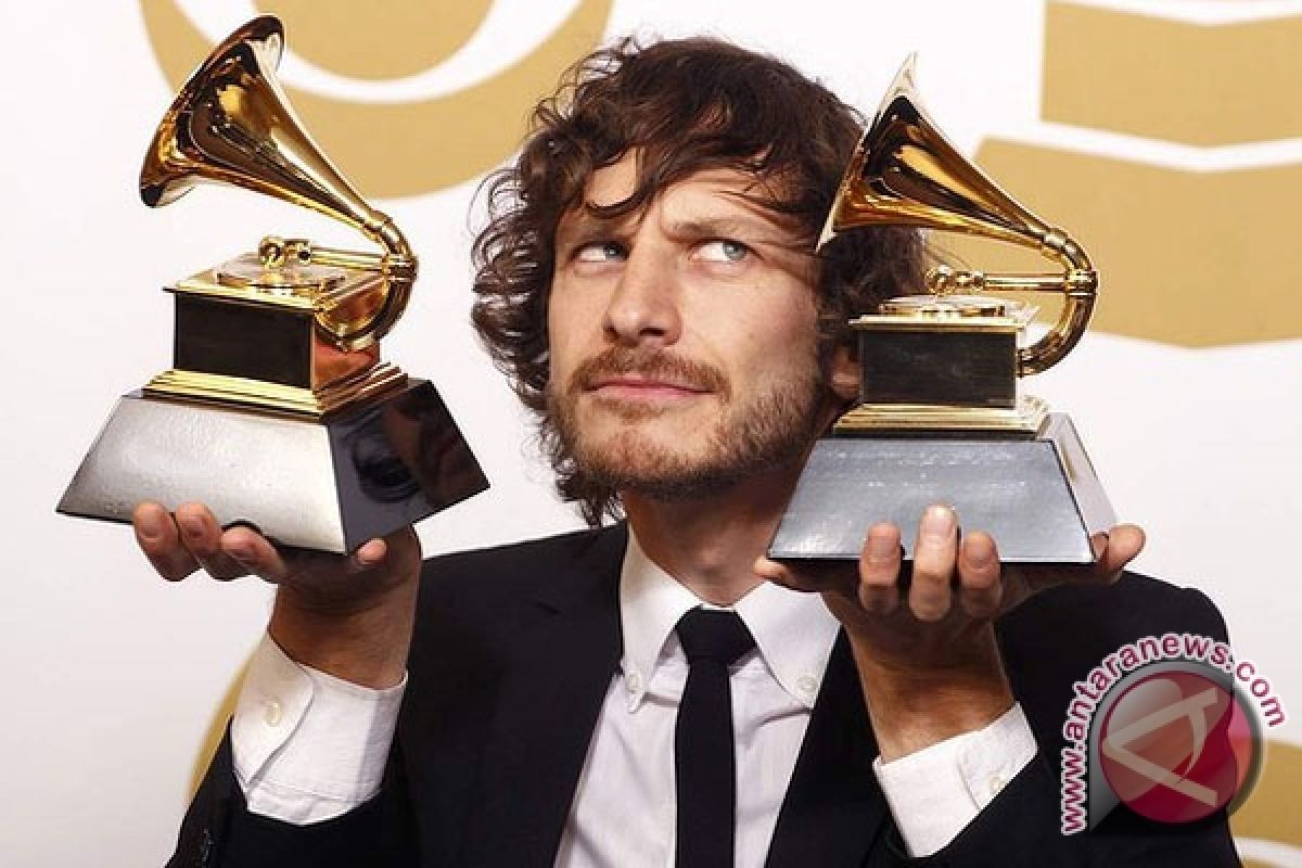 "Somebody That I Used to Know" raih Grammy untuk rekaman tahun ini