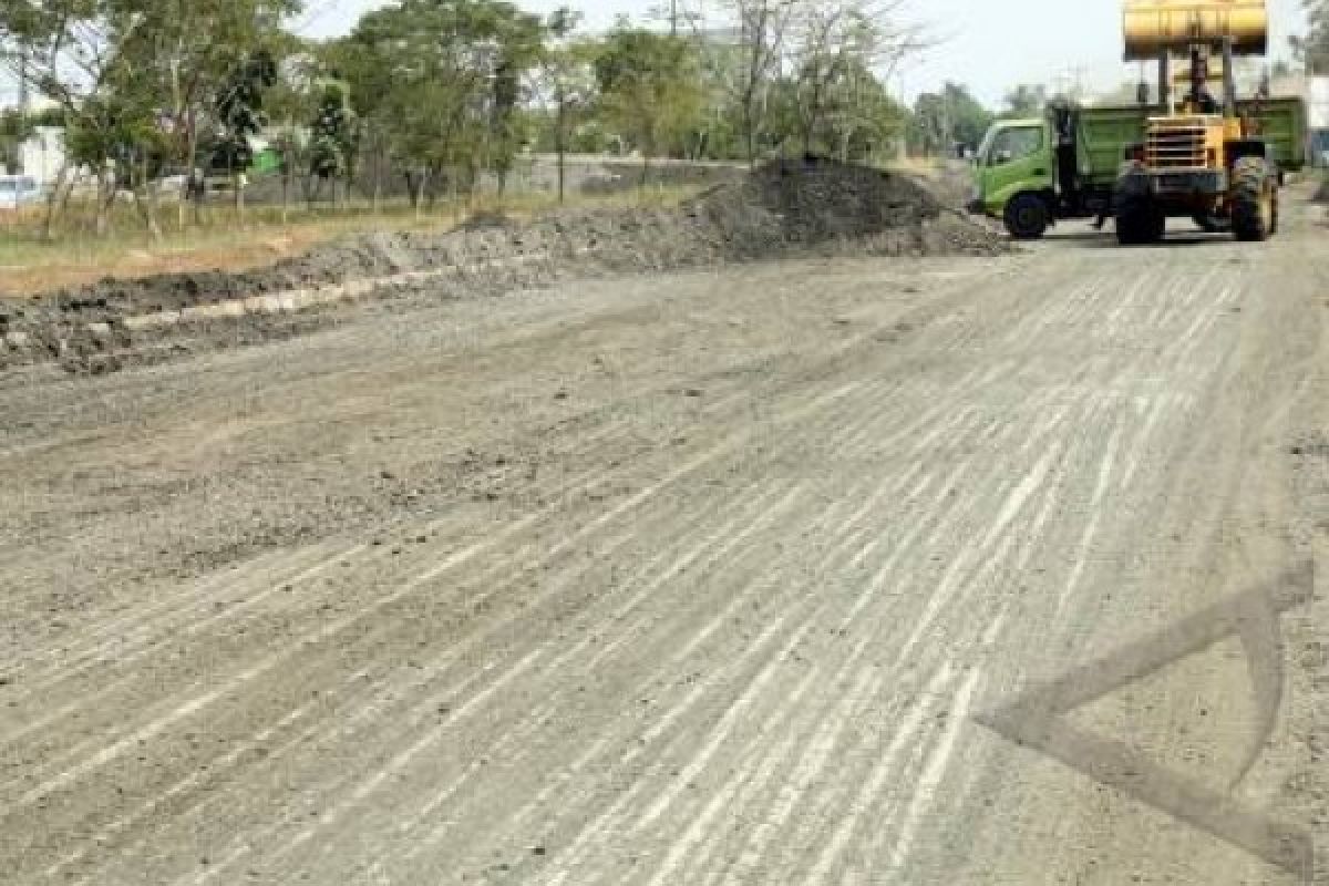 Kudus Kaji Perbaikan Jalan dengan Material Pinjaman