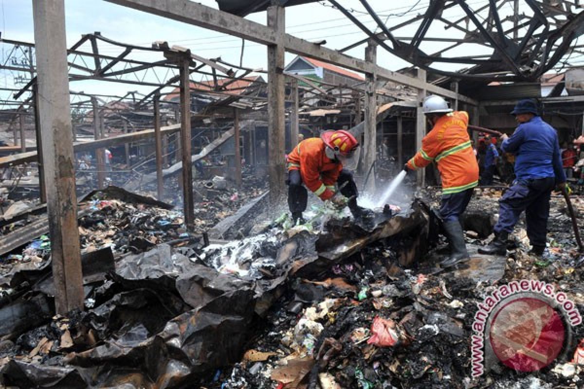 Ratusan kios Pasar Genuk Semarang terbakar