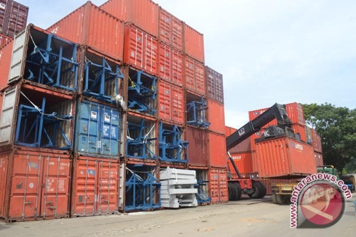 Aktivitas kontainer pelabuhan Baubau  capai 18.000 unit