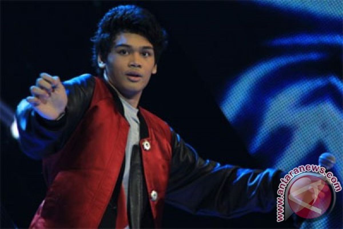 Mikha Moonwalk di panggung X Factor