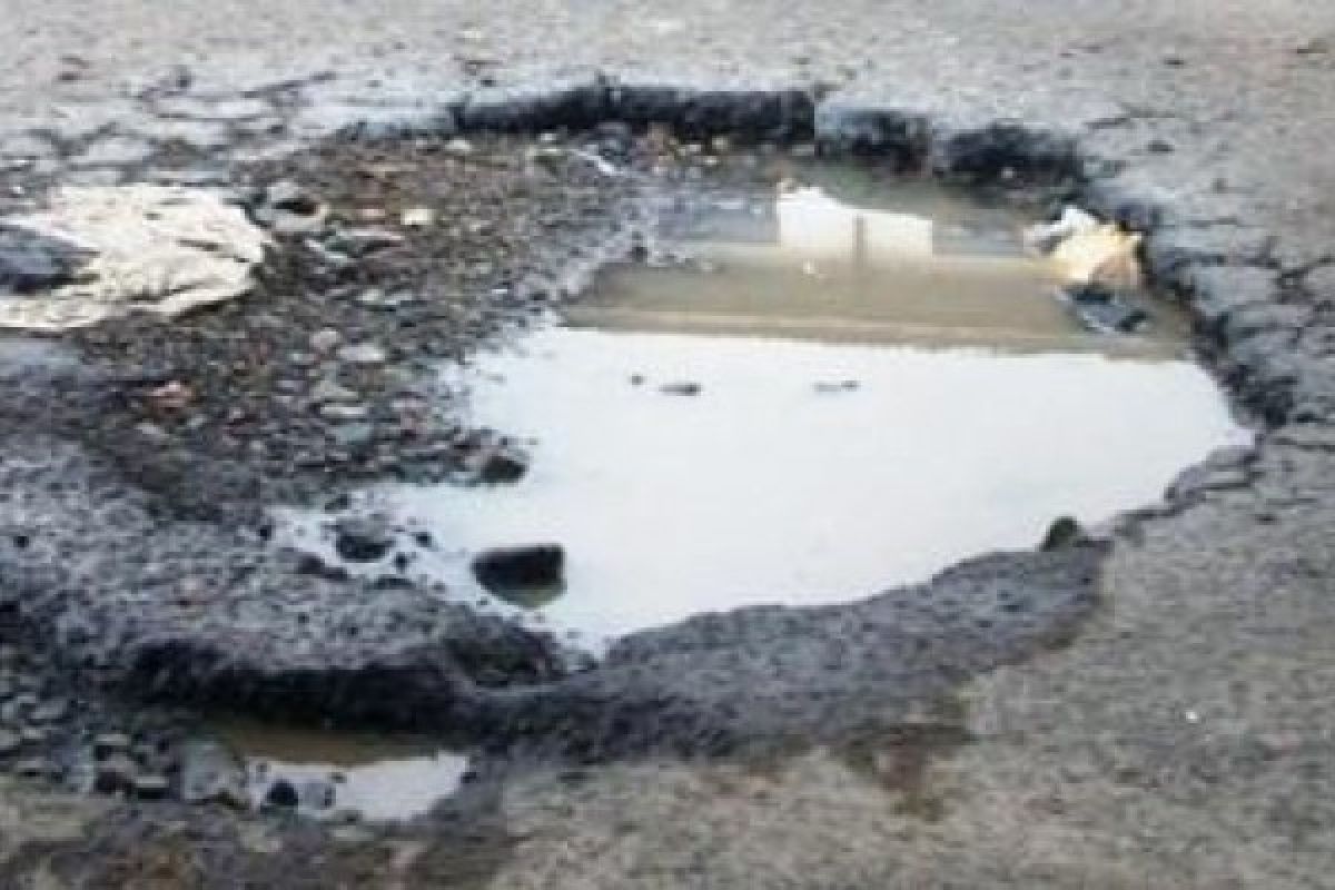 Four Provincial, National Roads in Agam Damaged