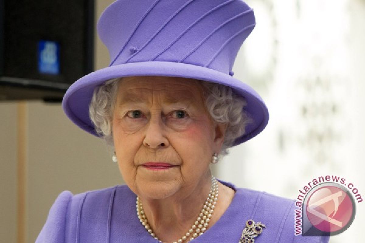 Britain`s Queen focuses on Christian faith after year of "dark moments"