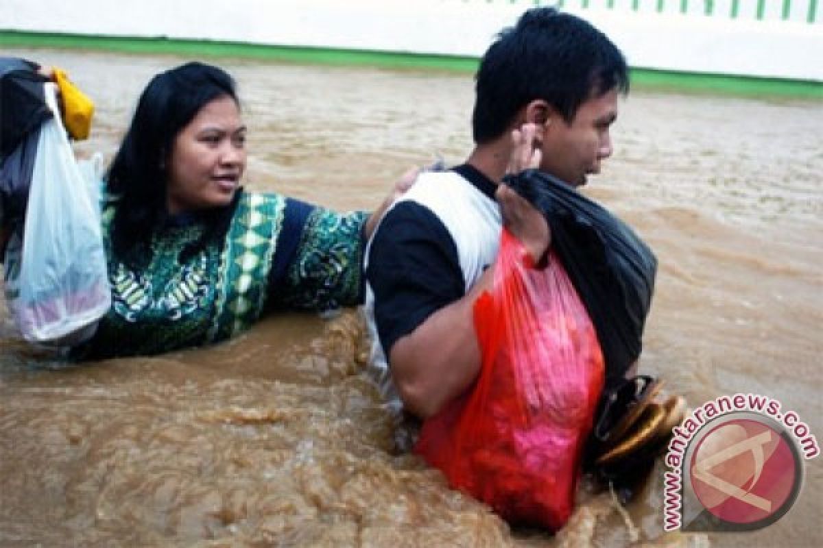 Idul Adha di Jakarta diwarnai banjir