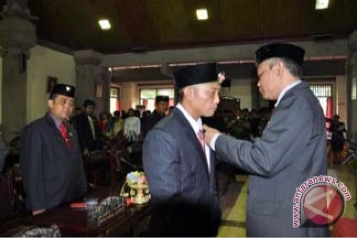 Bupati Tabanan hadiri PAW Anggota DPRD