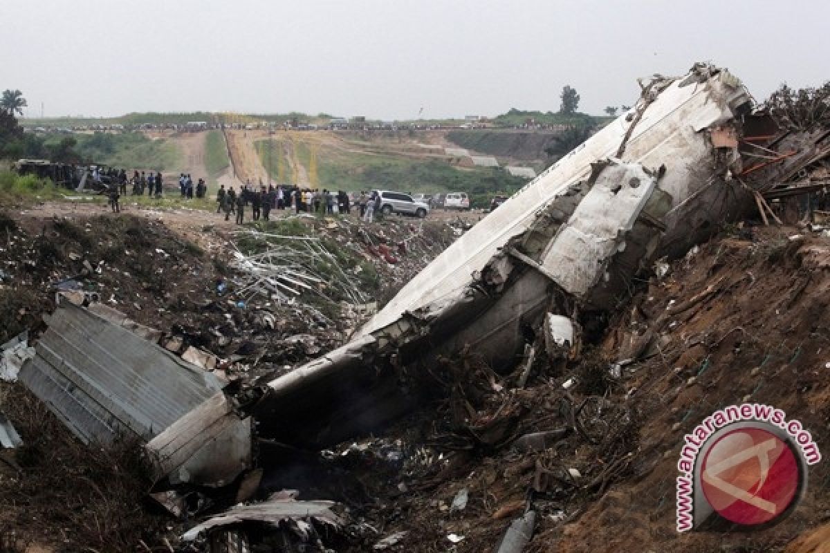 Pesawat Bawa Penerjun Bebas Jatuh, 11 Tewas