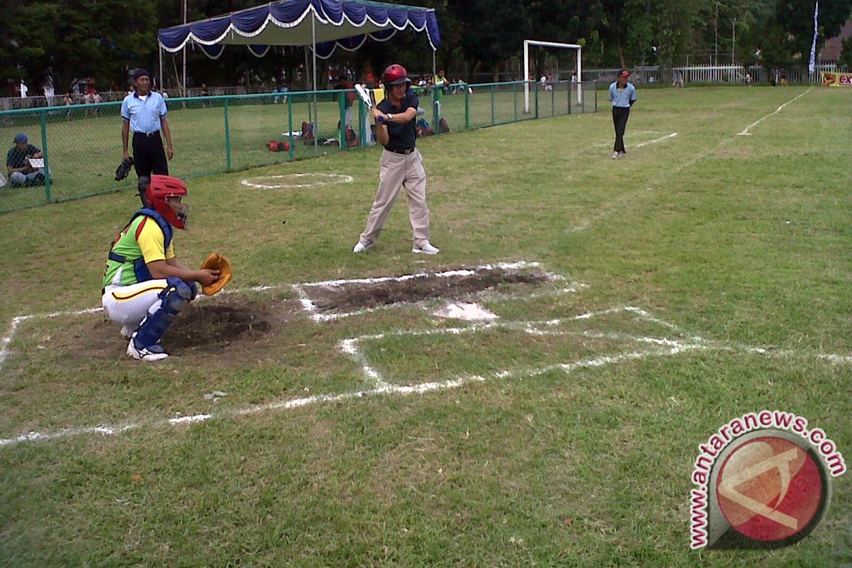 Kejuaraan "dees knight" bangkitkan Softball Sulut 