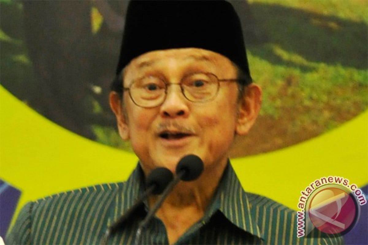 Habibie imbau masyarakat pilih pemimpin muda