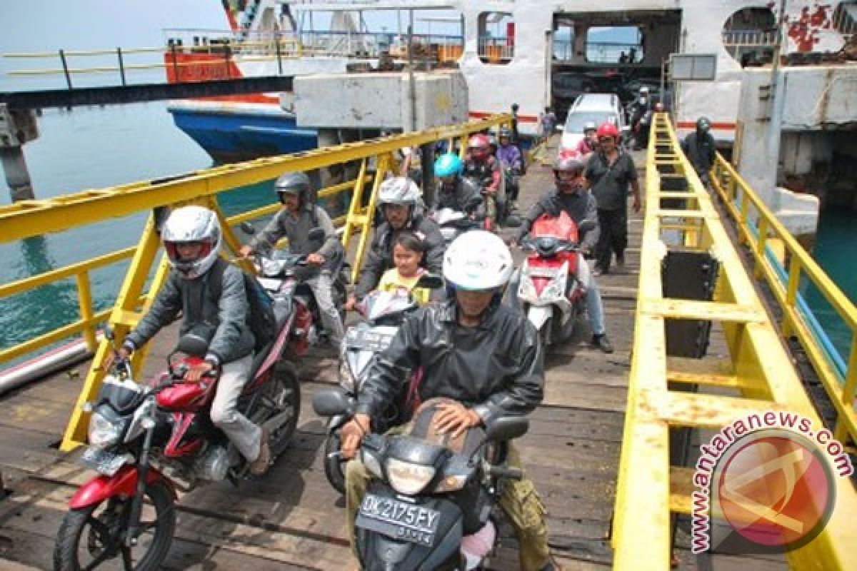 Pemudik melalui Pelabuhan Ketapang terus berkurang