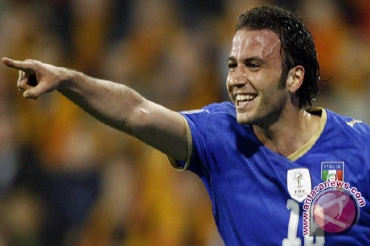 Pazzini dipastikan absen lawan Barcelona