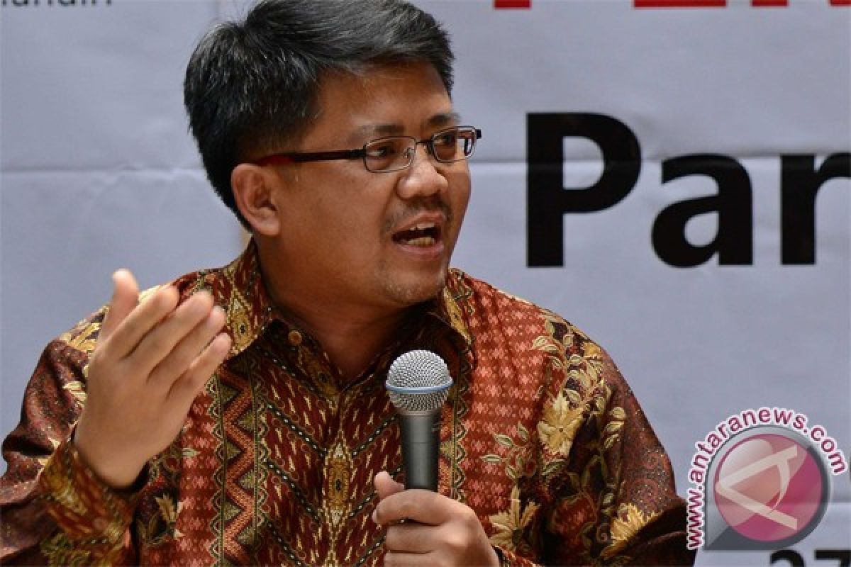 DPR tetapkan hakim MK pengganti Mahfud