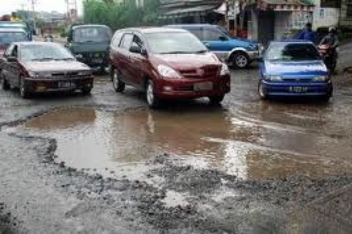 Banyak jalan rusak, masyarakat Rimbo Canduang minta diperbaiki