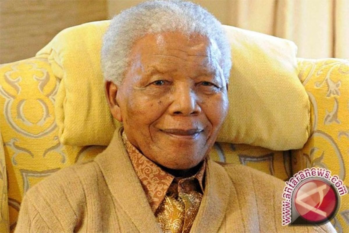  Prancis Kibarkan Bendera Setengah Tiang Untuk Mandela